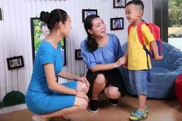 家校溝通中老師應(yīng)該起到什么作用？