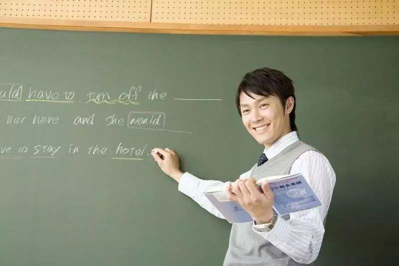 家校溝通中老師應(yīng)該起到什么作用？