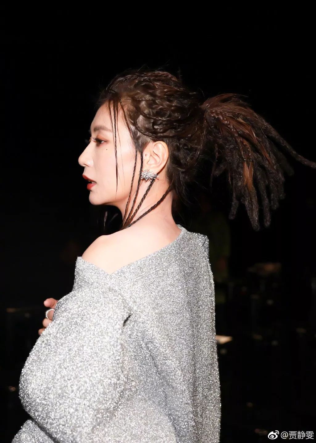 賈靜雯再遭出軌：越漂亮的女人越會(huì)騙人！