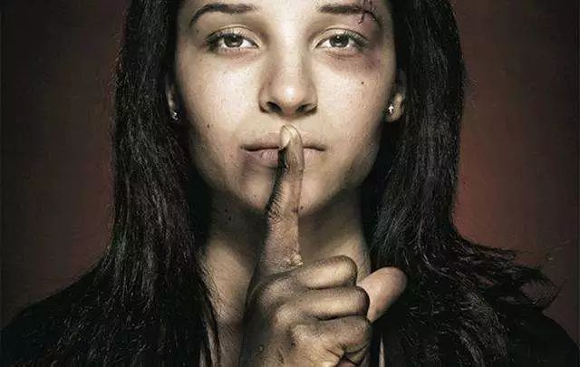 女教師遭家暴跳樓身亡：被逼到什么地步，才會以死解脫？
