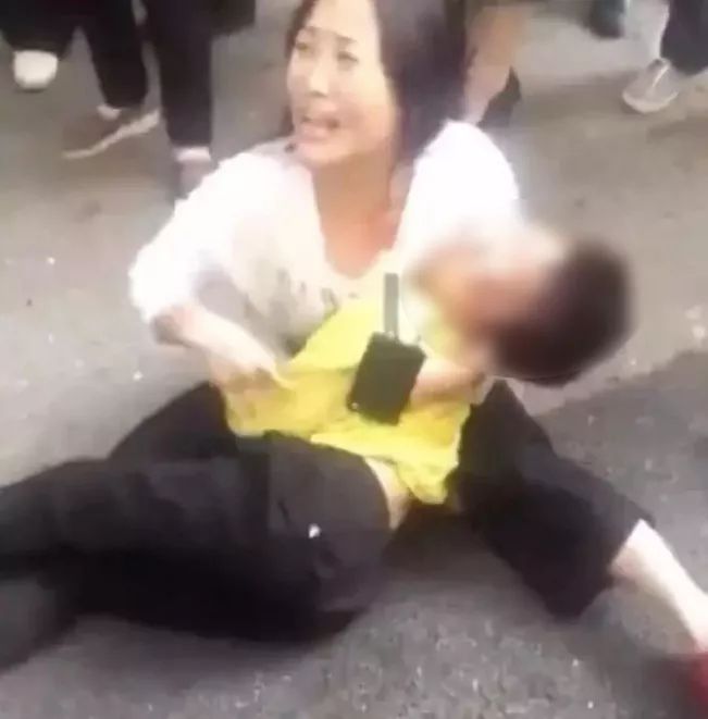 圍觀9歲男孩被殺、一定要教會(huì)孩子這3種求助方式