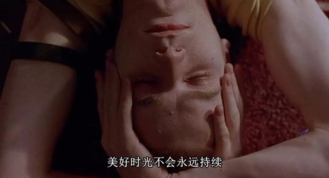 抑郁的人裝正常，正常的人裝抑郁