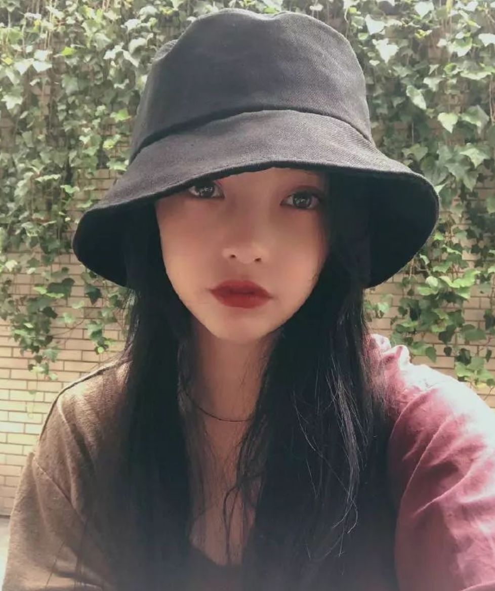 美麗，富有，年少成名，她為何選擇死亡？