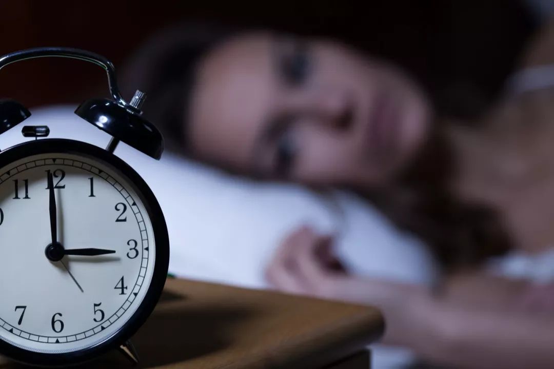 焦慮很可能是睡眠不足導(dǎo)致的，但不必過分擔(dān)心