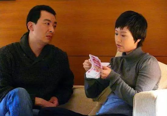 結婚五年，老婆把“咸魚”的我鞭策入獄