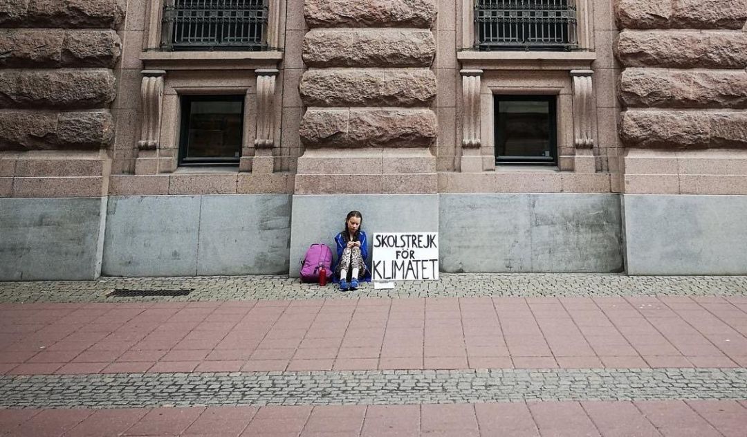 敢瞪川普的環(huán)保少女被捧成圣女，你努力扮演大人的樣子讓人心酸