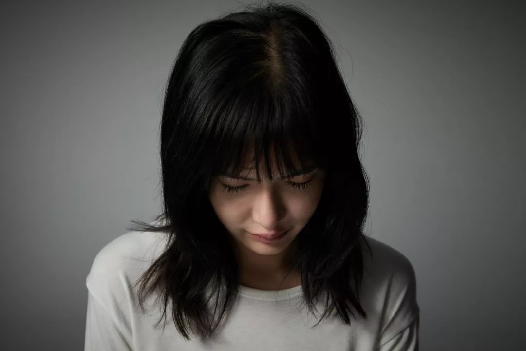 男子跳樓砸死2名女生，家屬披露一個細節(jié)令人痛心