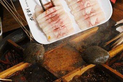生活不易，當(dāng)你痛了，舔一舔手指安慰自己