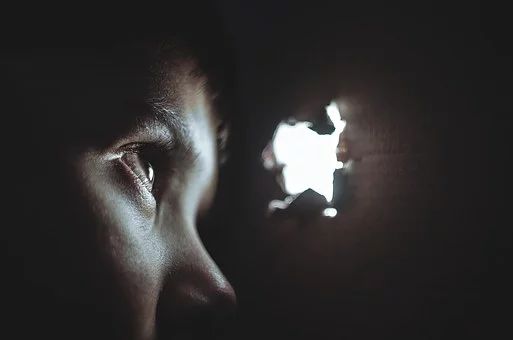 父母吵架，失手讓4歲兒子墜亡丨關于父母吵架對孩子的影響