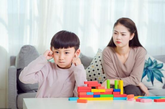 孩子易怒易哭鬧是心理問(wèn)題嗎、該如何調(diào)教？