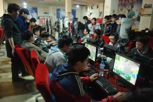 有多少男人都背著女朋友約其他男人
