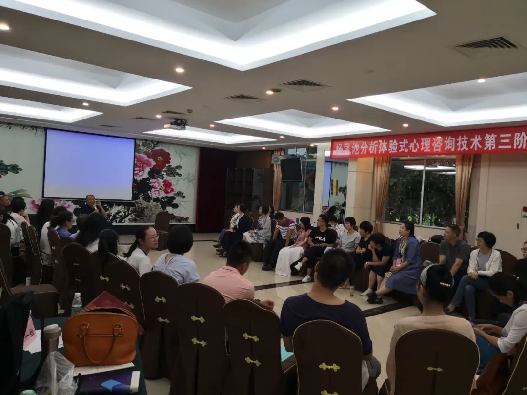 從學(xué)習(xí)的本質(zhì)，分析體驗式心理咨詢是如何起效的