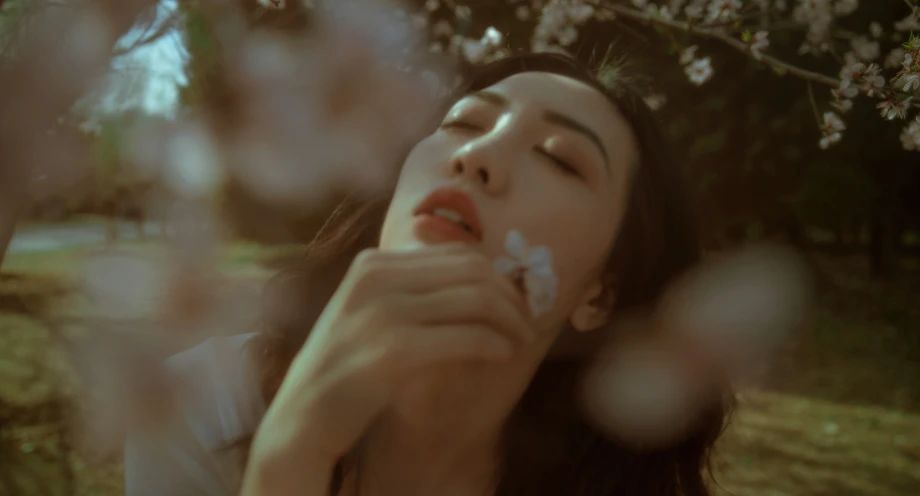 胸大的女孩更容易睡嗎？