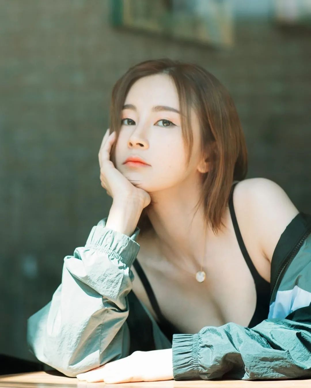 嫩模始祖新劇大玩雙性戀，曾做小三患上抑郁癥
