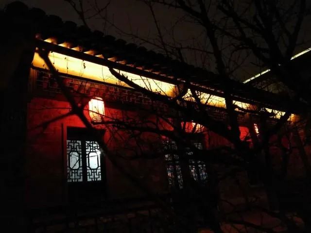 成年人的體面，都是錢(qián)給的