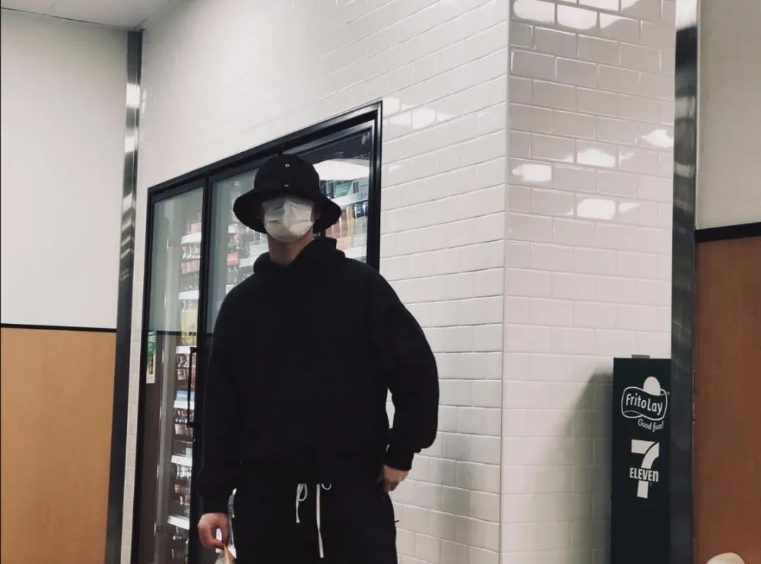 每個(gè)蹦迪少女都有抑郁癥