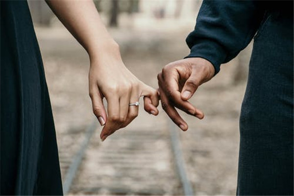 女生分手后的心理階段-分手后女人想復(fù)合前兆