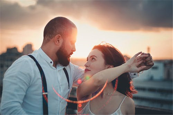 分手后千萬別主動(dòng)聯(lián)系-女人越絕情越好挽回