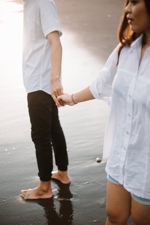 女孩子心動(dòng)的表現(xiàn)-女生對(duì)男生心動(dòng)的表現(xiàn)