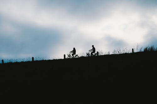剛認(rèn)識就異地戀怎么維持?異地戀維持的四個階段
