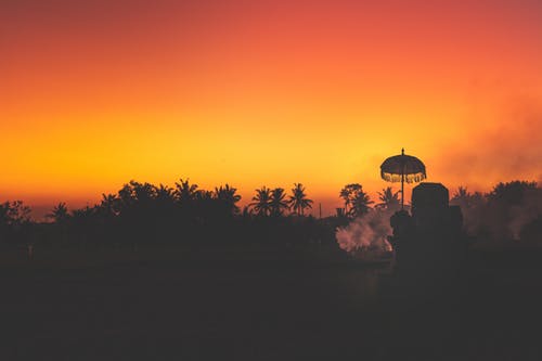 男生越喜歡的越不敢碰嗎?男人遇到真愛(ài)會(huì)失控