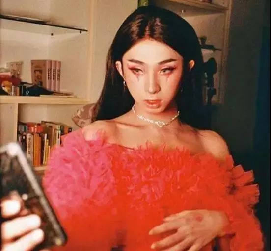 伊能靜兒子穿性感女裝：我不想做男人，有錯(cuò)嗎？