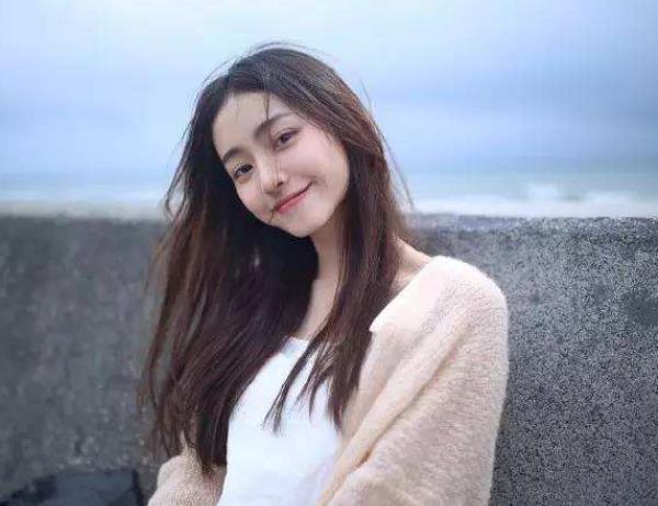 女生睡覺(jué)時(shí)出現(xiàn)這三個(gè)表現(xiàn)很可能是抑郁的前兆