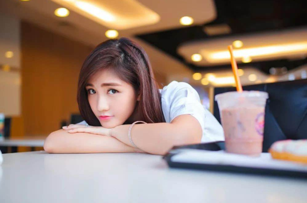 和喜歡的女生應(yīng)該怎樣聊天