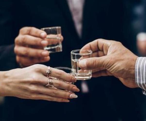 如何逃離酒桌文化？