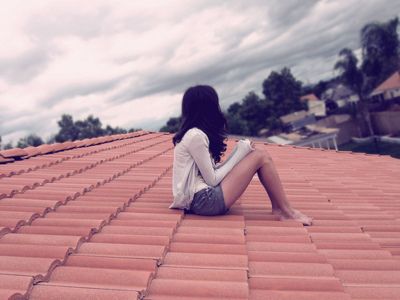 測(cè)周?chē)娜藶槭裁床辉敢夂湍憬佑|