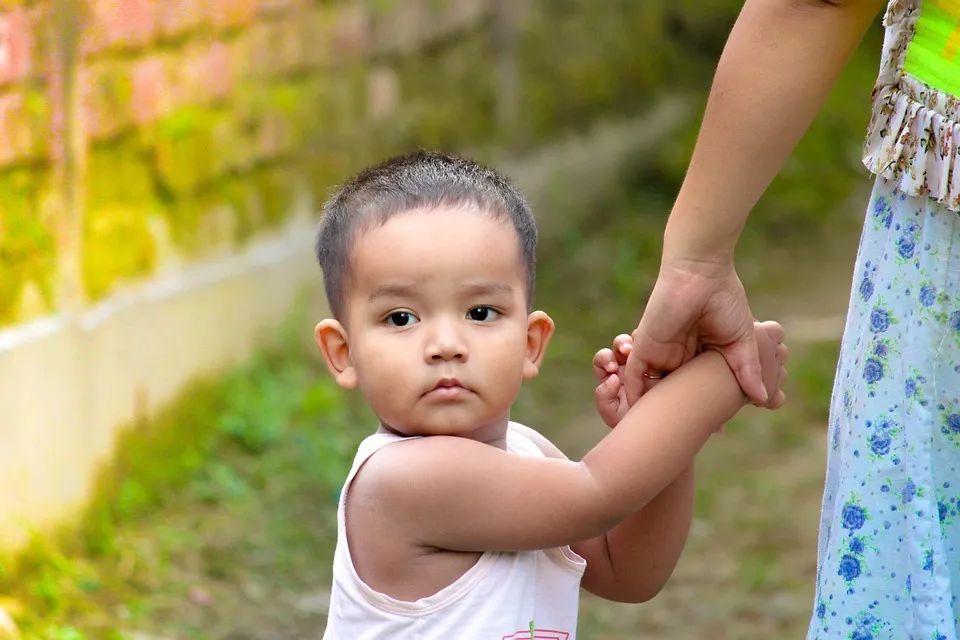 說謊的孩子要不要當(dāng)場戳穿他？