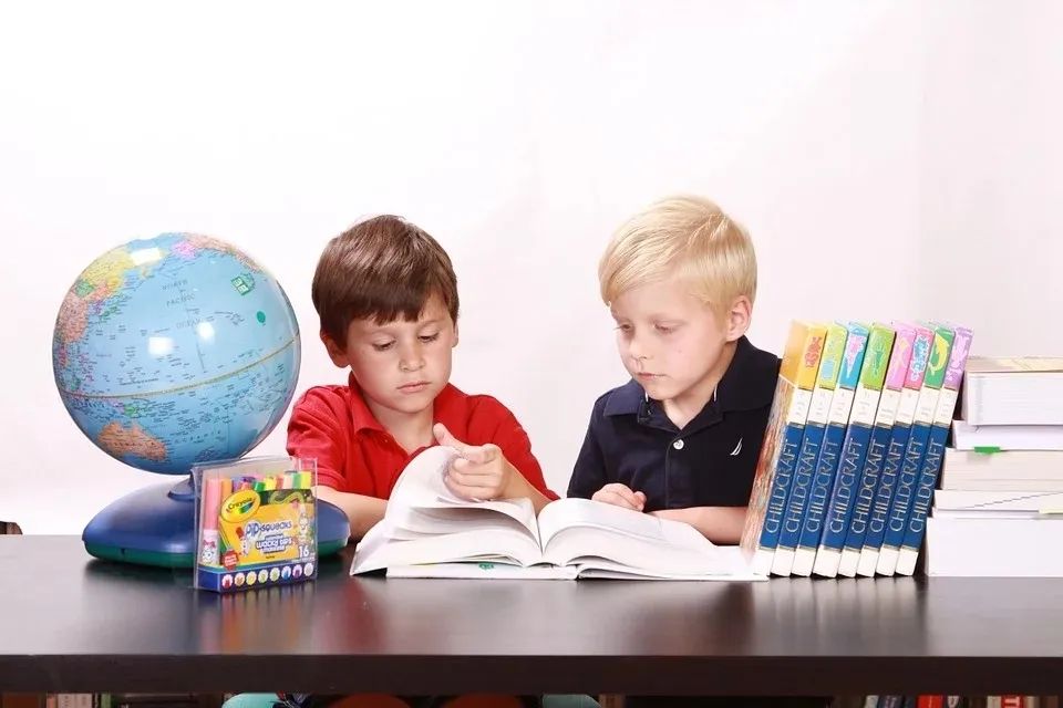 當(dāng)孩子發(fā)育有問題時，上早教班有用嗎？