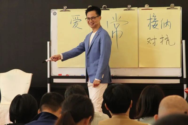 15歲女孩被連扇50個耳光不懂反抗：別人怎么對你，都是你教的