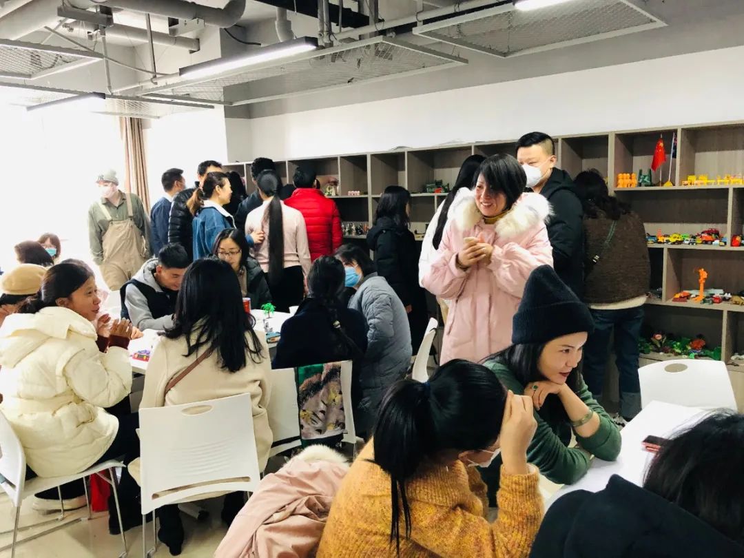 神奇的沙盤(pán)體驗(yàn)，潛意識(shí)溝通的橋梁