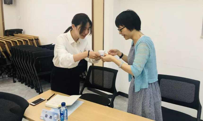 朋友之間彼此互贈禮物會讓關系變好
