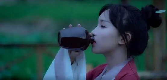 李子柒被虐待，被父母拋棄，她卻想溫暖更多人