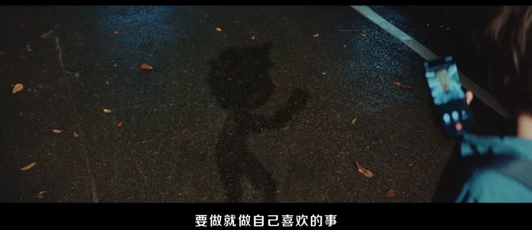 別要求孩子長(zhǎng)成你想要的樣子、不被限制的孩子才活的精彩