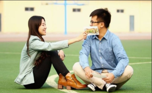 一個(gè)男人對你是不是真心的？有這三點(diǎn)就足夠了