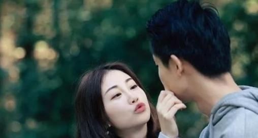 男人愛你心里有你是什么樣的表現(xiàn)